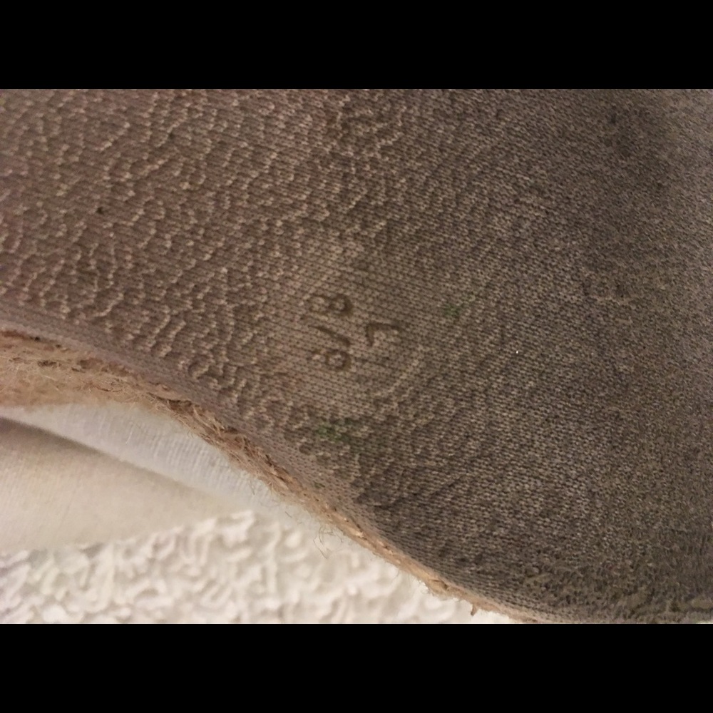 white wedges - Picture 2 of 2